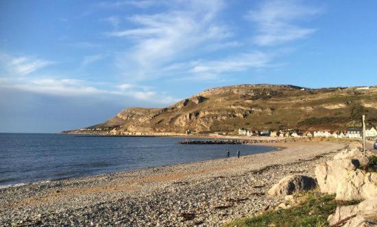 Bodlondeb Castle Bed & Breakfast { Central Llandudno} エクステリア 写真
