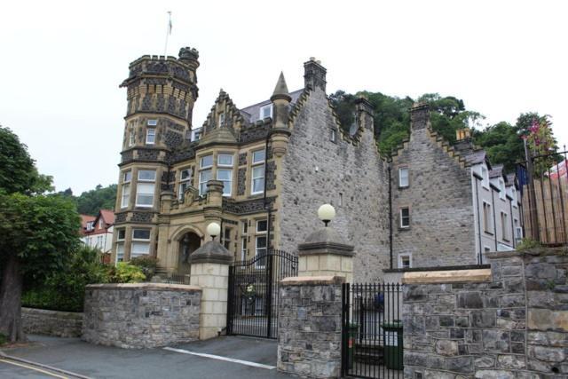 Bodlondeb Castle Bed & Breakfast { Central Llandudno} エクステリア 写真