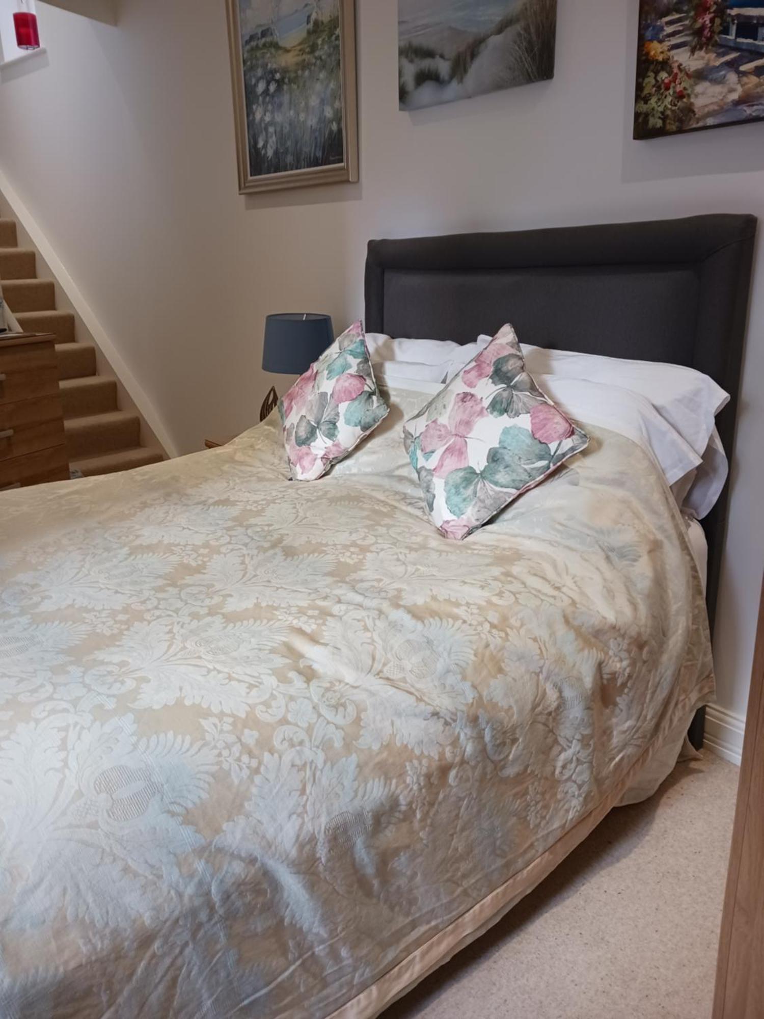 Bodlondeb Castle Bed & Breakfast { Central Llandudno} エクステリア 写真